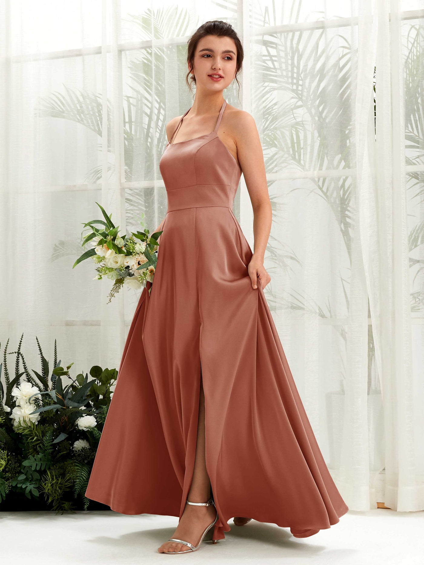 Carlyna A-Linie Bodenlang Satin Neckholder Brautjungfernkleid Natur-Siena #farbe_natur-siena