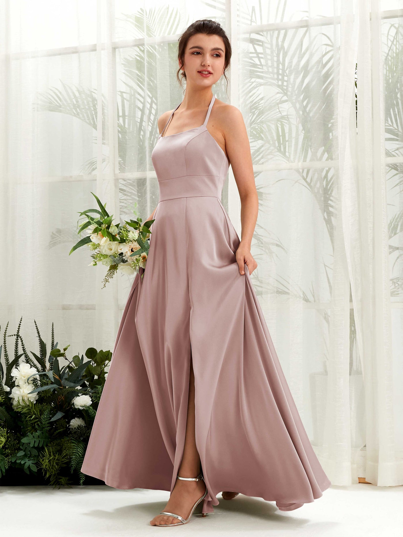 Carlyna A-Linie Bodenlang Satin Neckholder Brautjungfernkleid Staubige Rose #farbe_staubige-rose