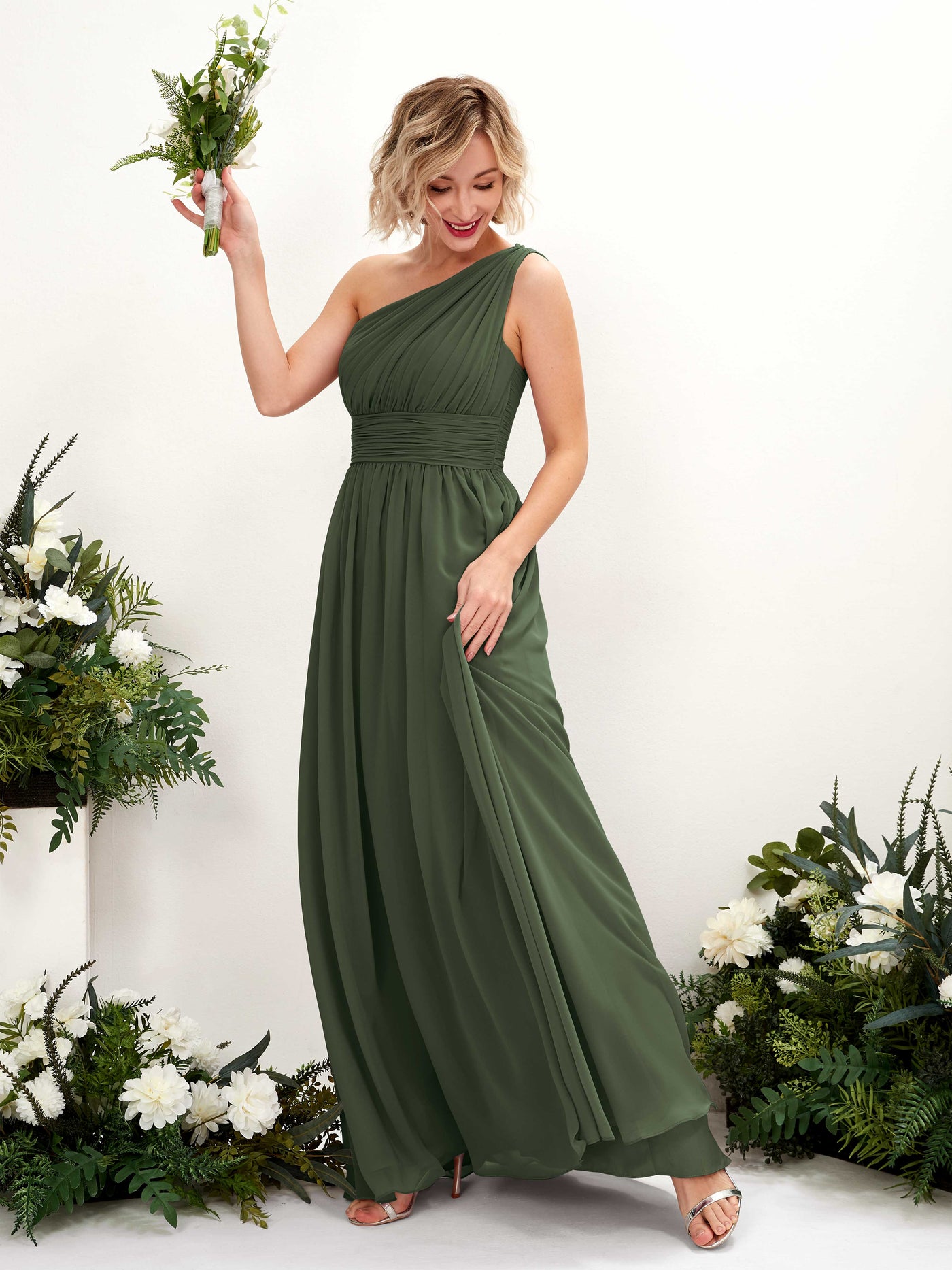 Carlyna A-Linie Geraffte One-Shoulder Chiffon Bodenlanges Brautjungfernkleid Martini-Olive #farbe_martini-olive