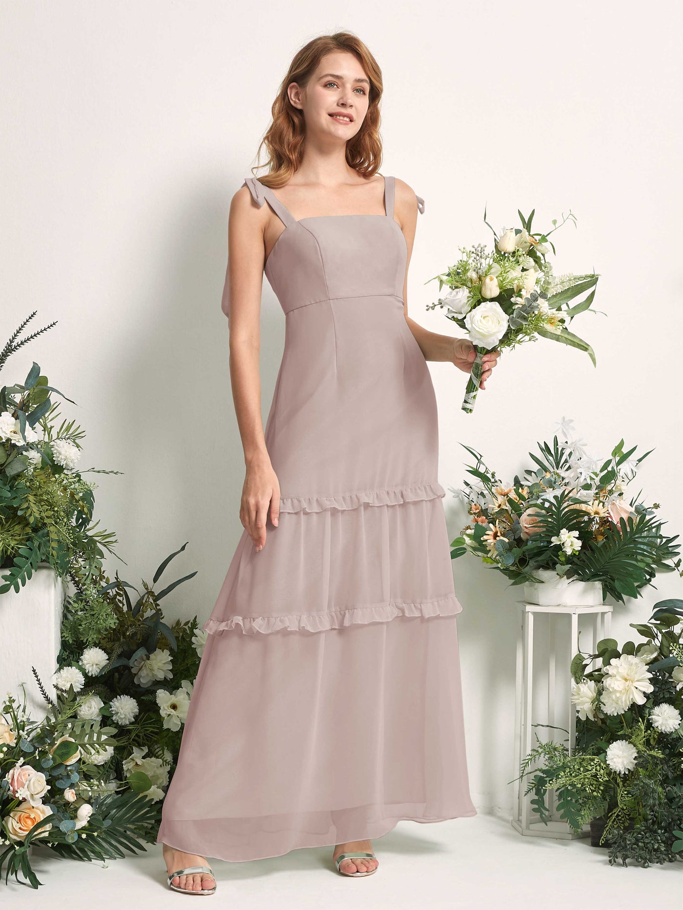Carlyna A-Linien-Kleid Bodenlang Geradem Ausschnitt Rüschen Chiffon Brautjungfernkleid Taupe #farbe_taupe