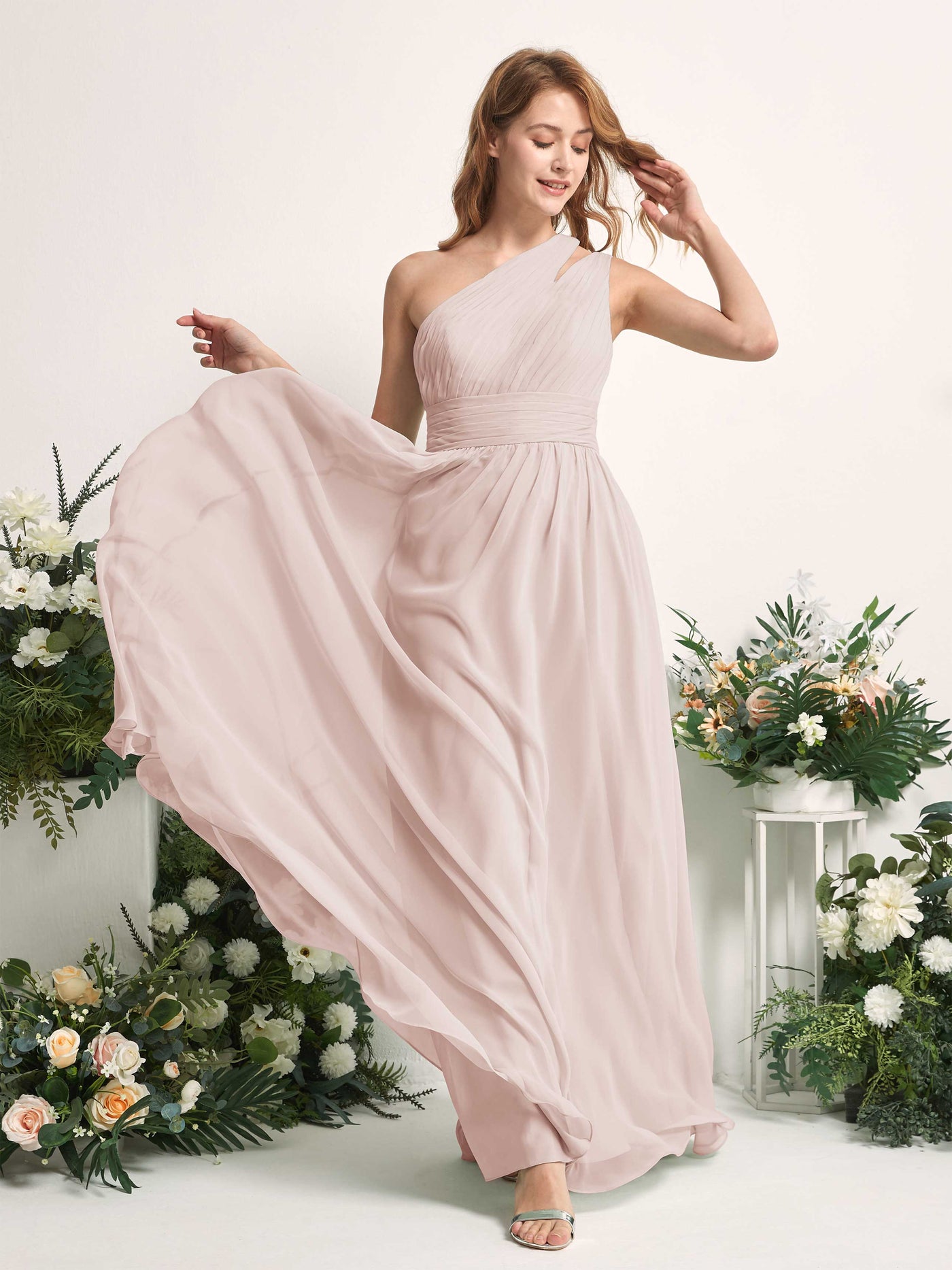 Carlyna A-Linien-Kleid Bodenlang One-Shoulder Chiffon Brautjungfernkleid Biscotti #farbe_biscotti