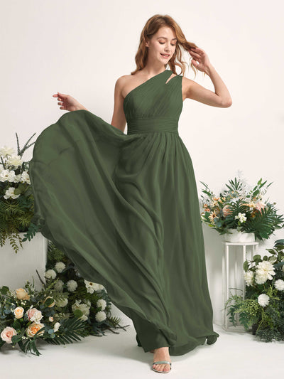 Carlyna A-Linien-Kleid Bodenlang One-Shoulder Chiffon Brautjungfernkleid Martini-Olive #farbe_martini-olive
