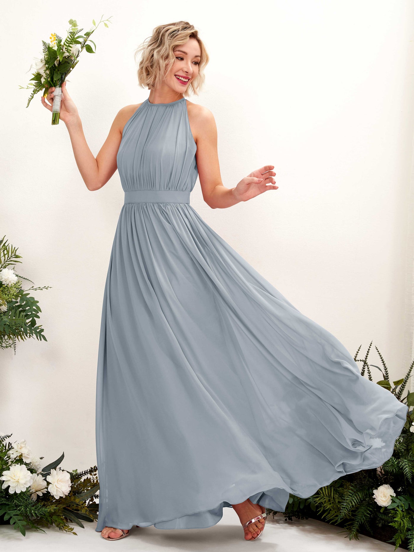 Carlyna A-Linien-Kleid Bodenlang Rundhals Chiffon Brautjungfernkleider Staubiges Blau-Upgrade #farbe_staubiges-blau-upgrade
