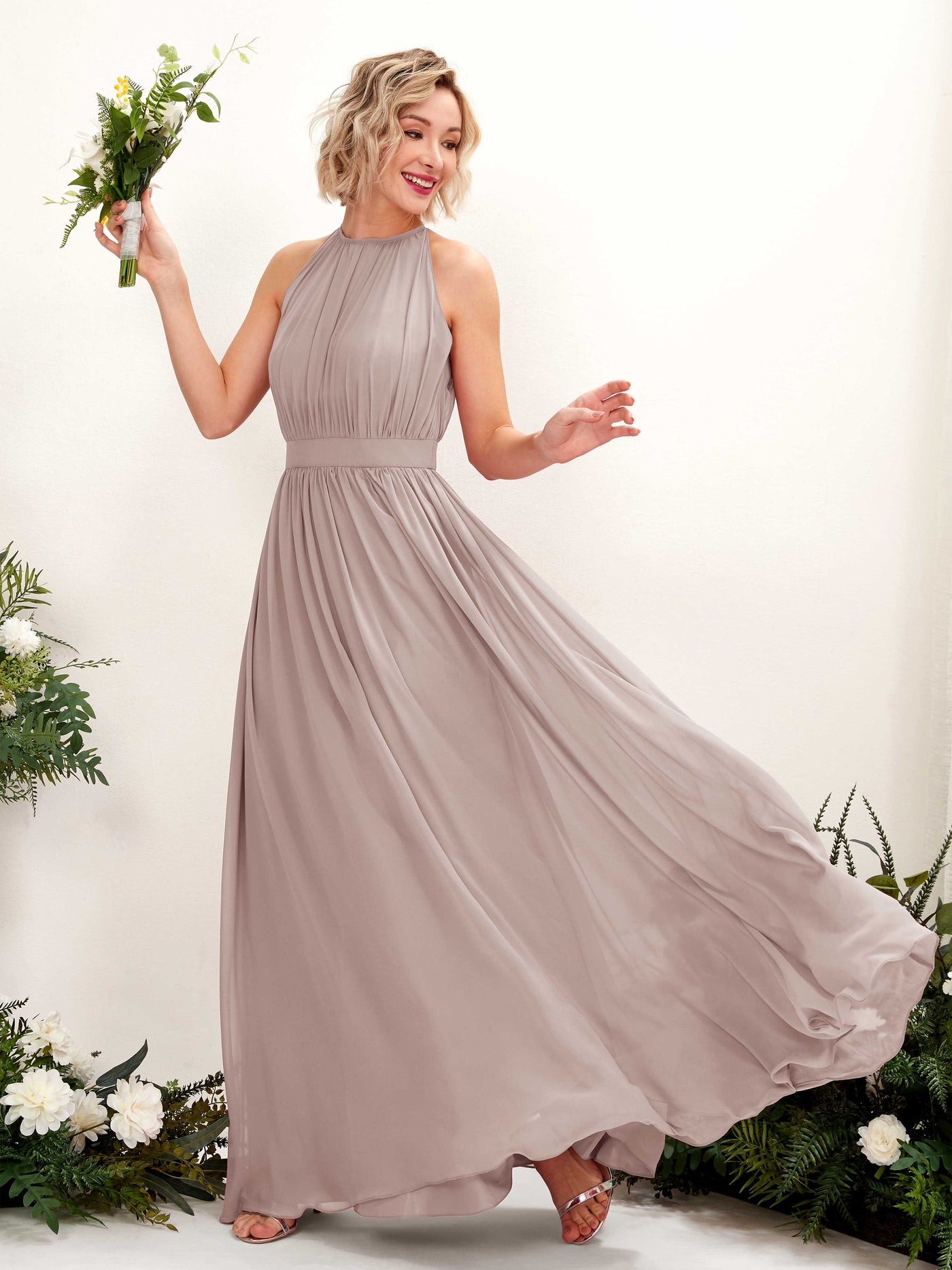 Carlyna A-Linien-Kleid Bodenlang Rundhals Chiffon Brautjungfernkleider Taupe #farbe_taupe