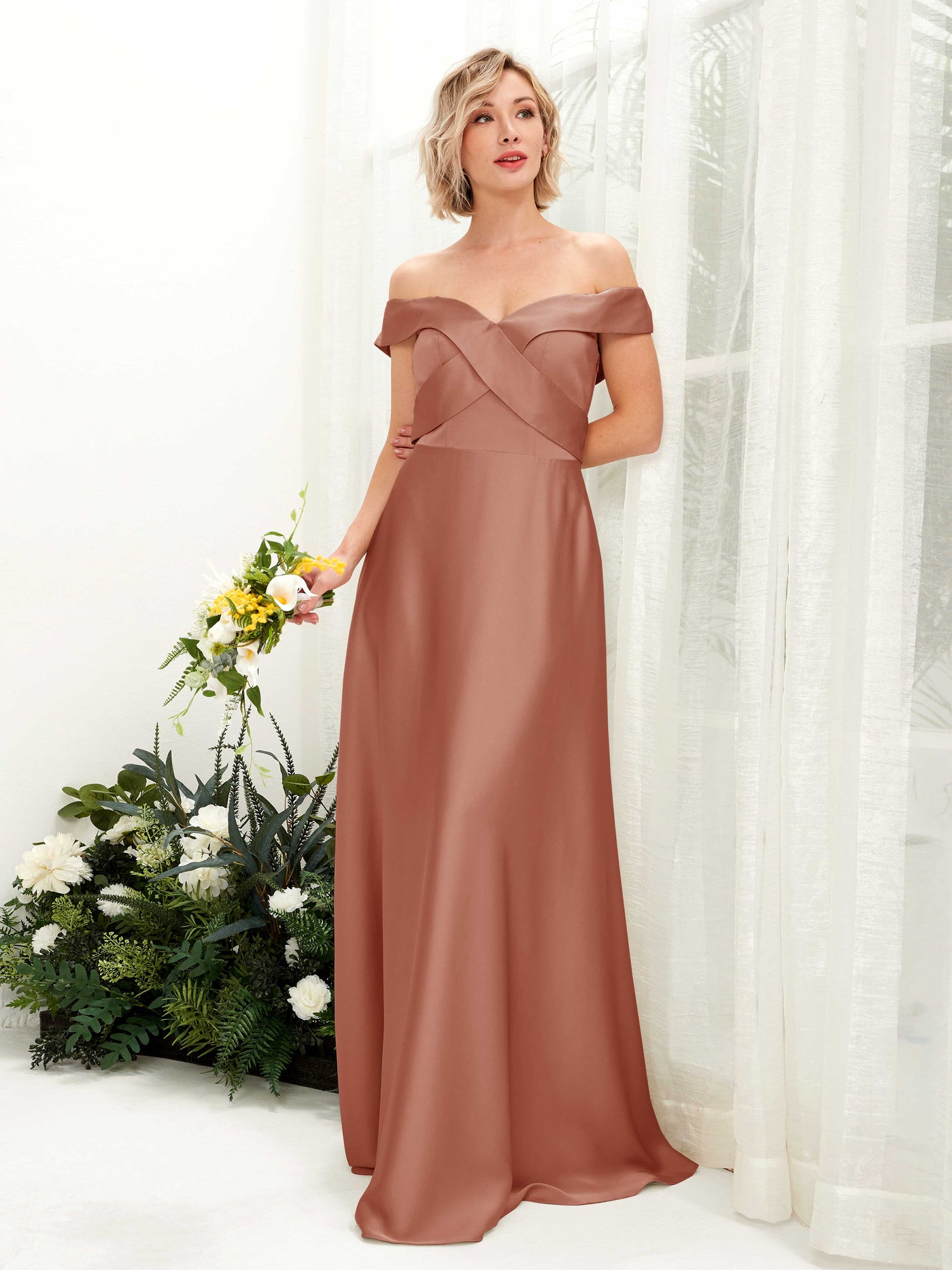 Carlyna A-Linien-Kleid Carmen Ausschnitt Bodenlang Satinkleid Natur-Siena #farbe_natur-siena