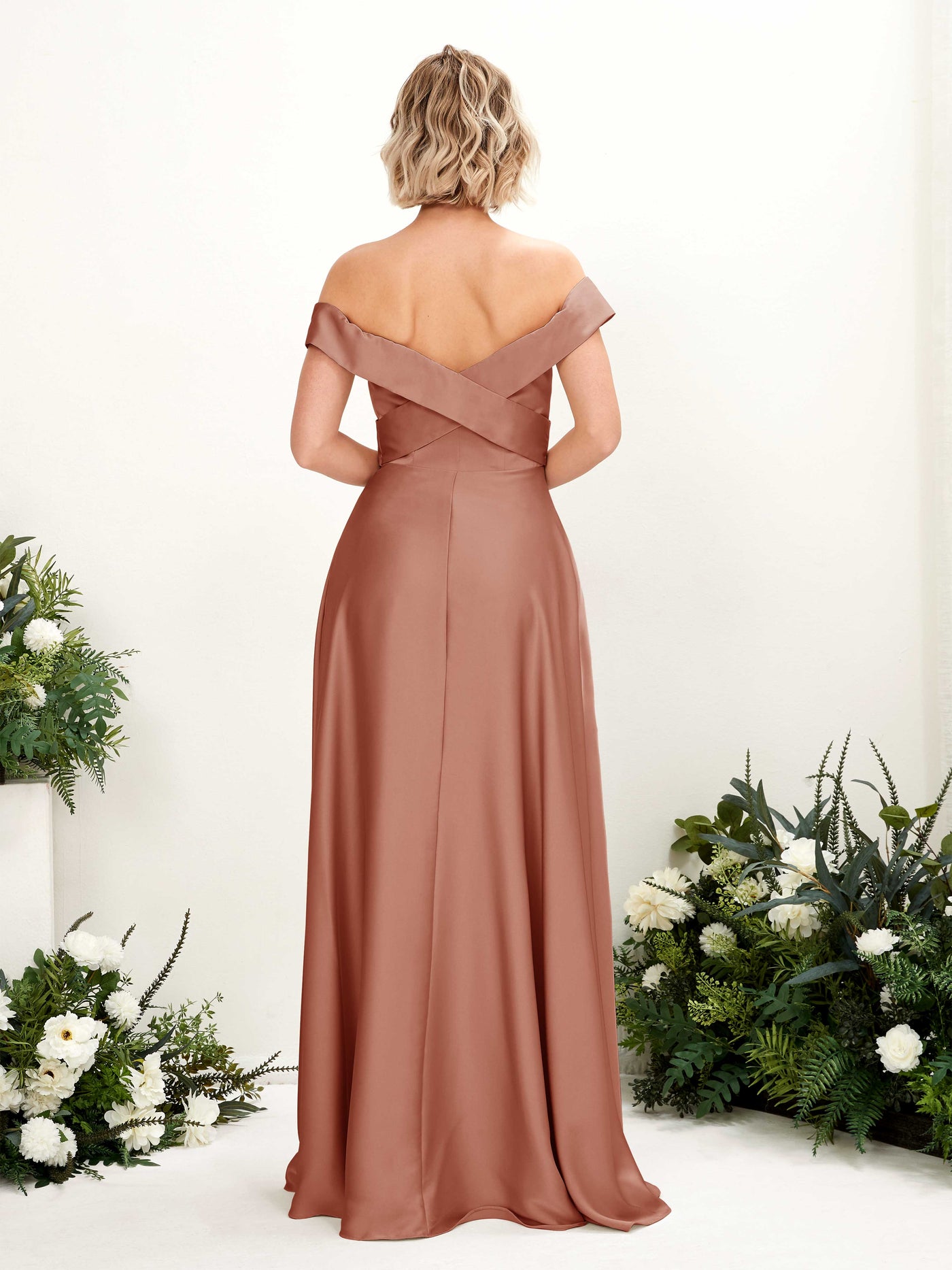 Carlyna A-Linien-Kleid Carmen Ausschnitt Bodenlang Satinkleid Natur-Siena #farbe_natur-siena