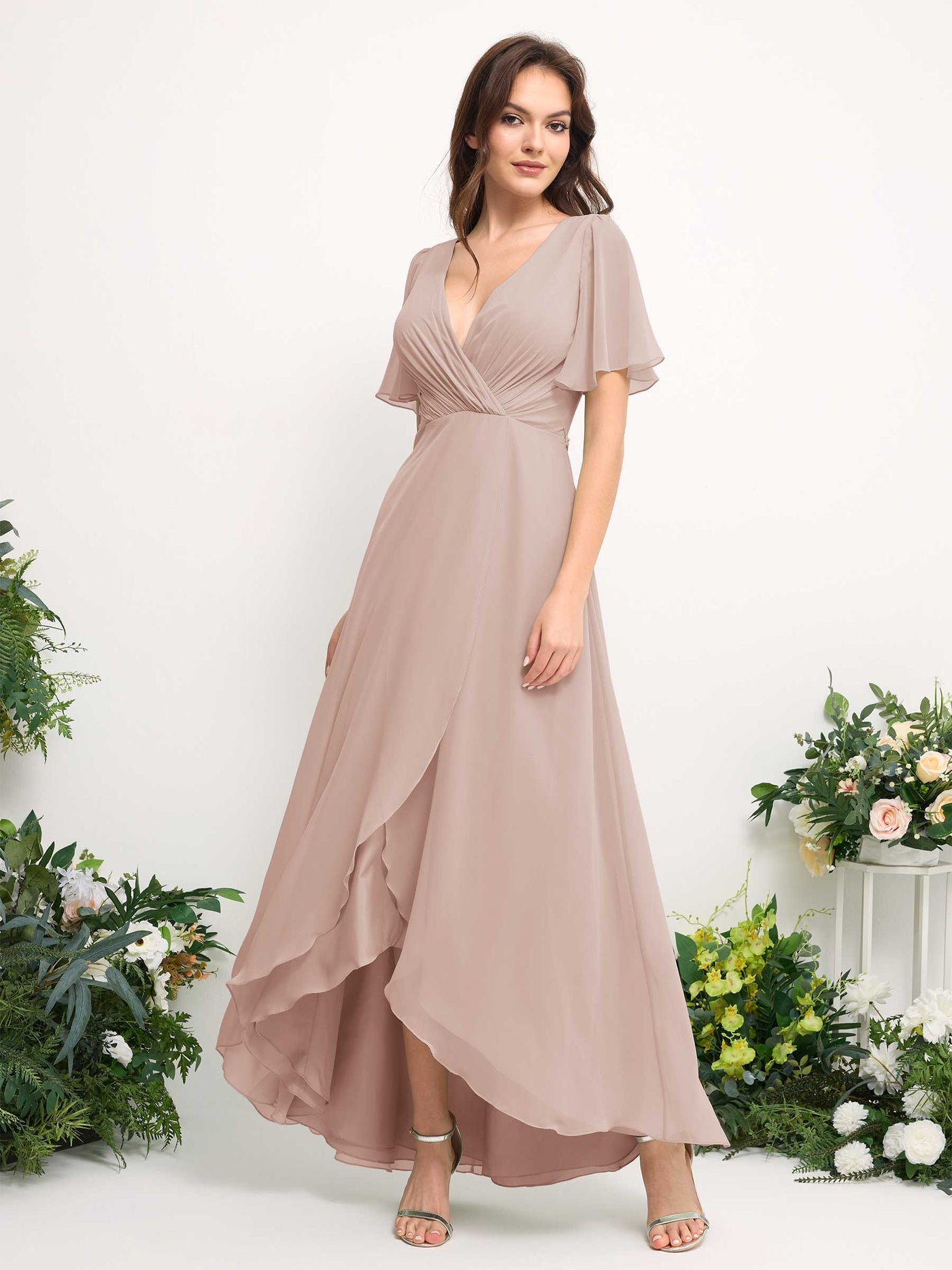 Carlyna A-Linien-Kleid Chiffon V-Ausschnitt Bodenlang Brautjungfernkleid Biscotti #farbe_biscotti