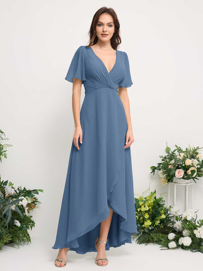 Carlyna A-Linien-Kleid Chiffon V-Ausschnitt Bodenlang Brautjungfernkleid Staubiges Blau #farbe_staubiges-blau