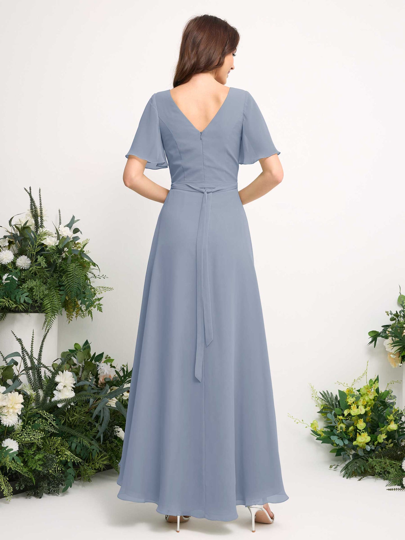Carlyna A-Linien-Kleid Chiffon V-Ausschnitt Bodenlang Brautjungfernkleid Staubiges Blau-Upgrade #farbe_staubiges-blau-upgrade