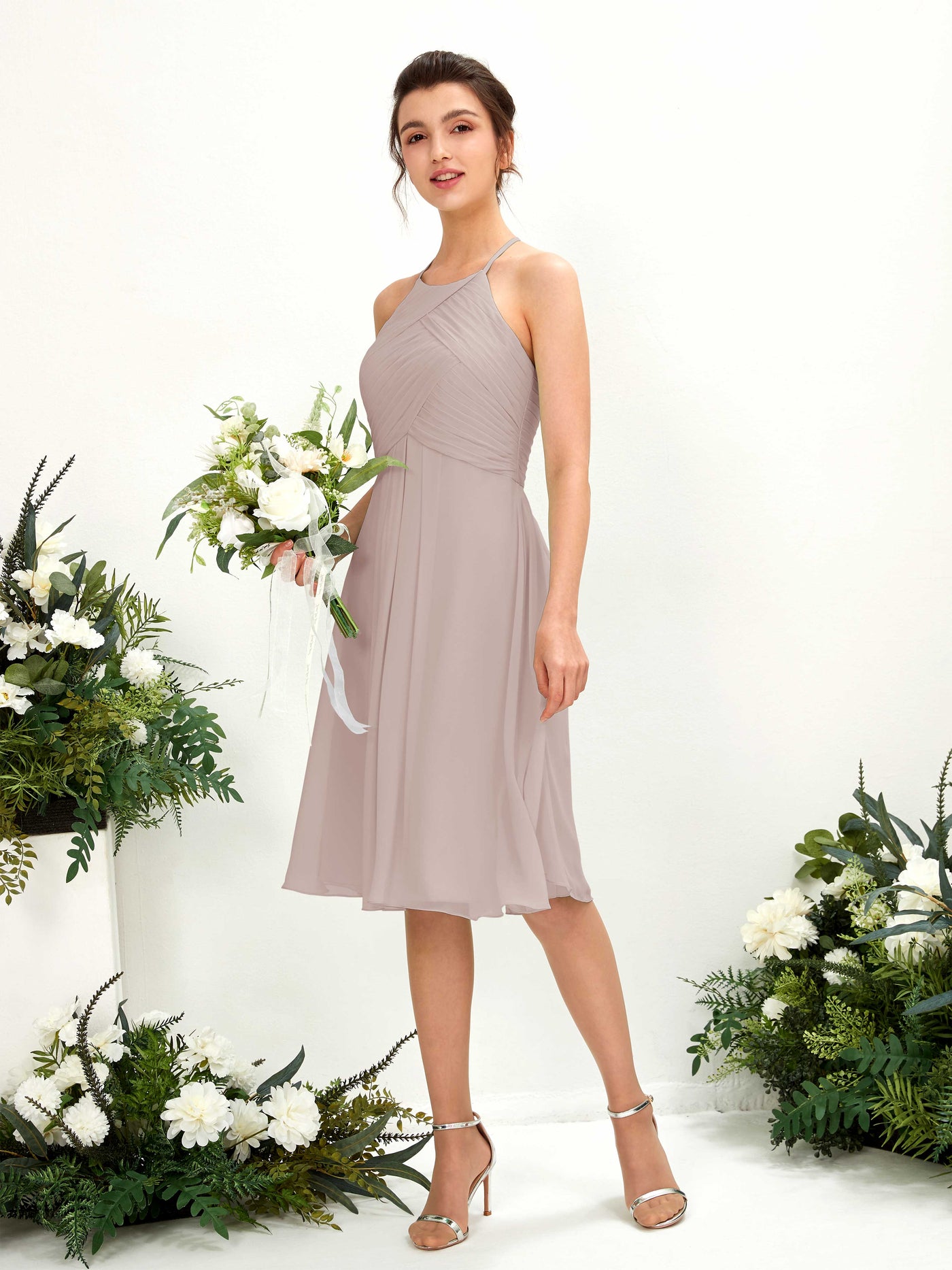 Carlyna A-Linien Kleid mit Rundhals Chiffon knielanges Brautjungfernkleid Taupe #farbe_taupe