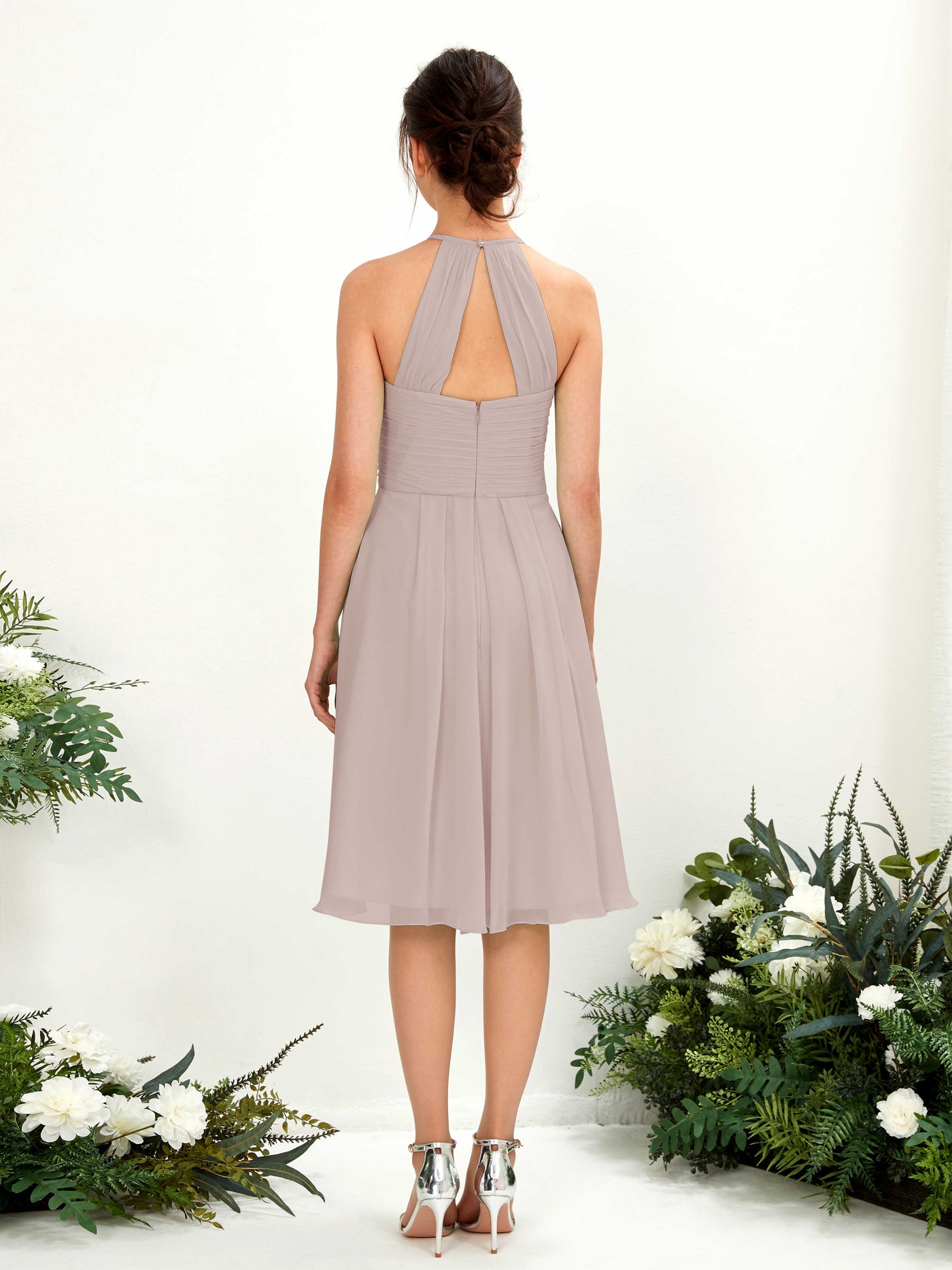 Carlyna A-Linien Kleid mit Rundhals Chiffon knielanges Brautjungfernkleid Taupe #farbe_taupe
