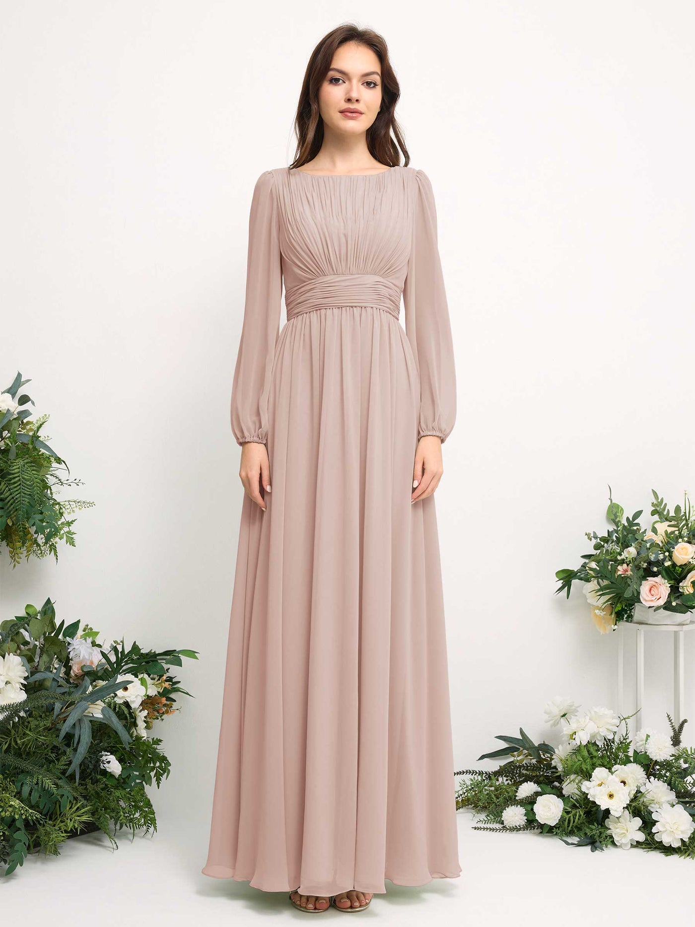 Carlyna A-Linien-Kleid mit U-Boot-Ausschnitt Chiffon Langarmkleid für Brautjungfer Biscotti #farbe_biscotti