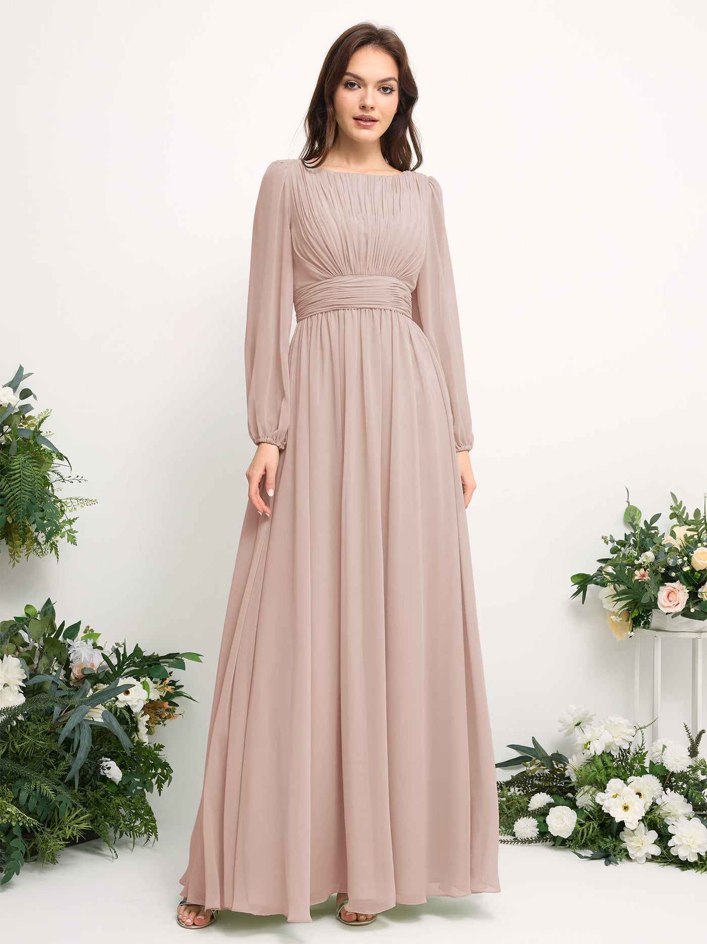 Carlyna A-Linien-Kleid mit U-Boot-Ausschnitt Chiffon Langarmkleid für Brautjungfer Biscotti #farbe_biscotti