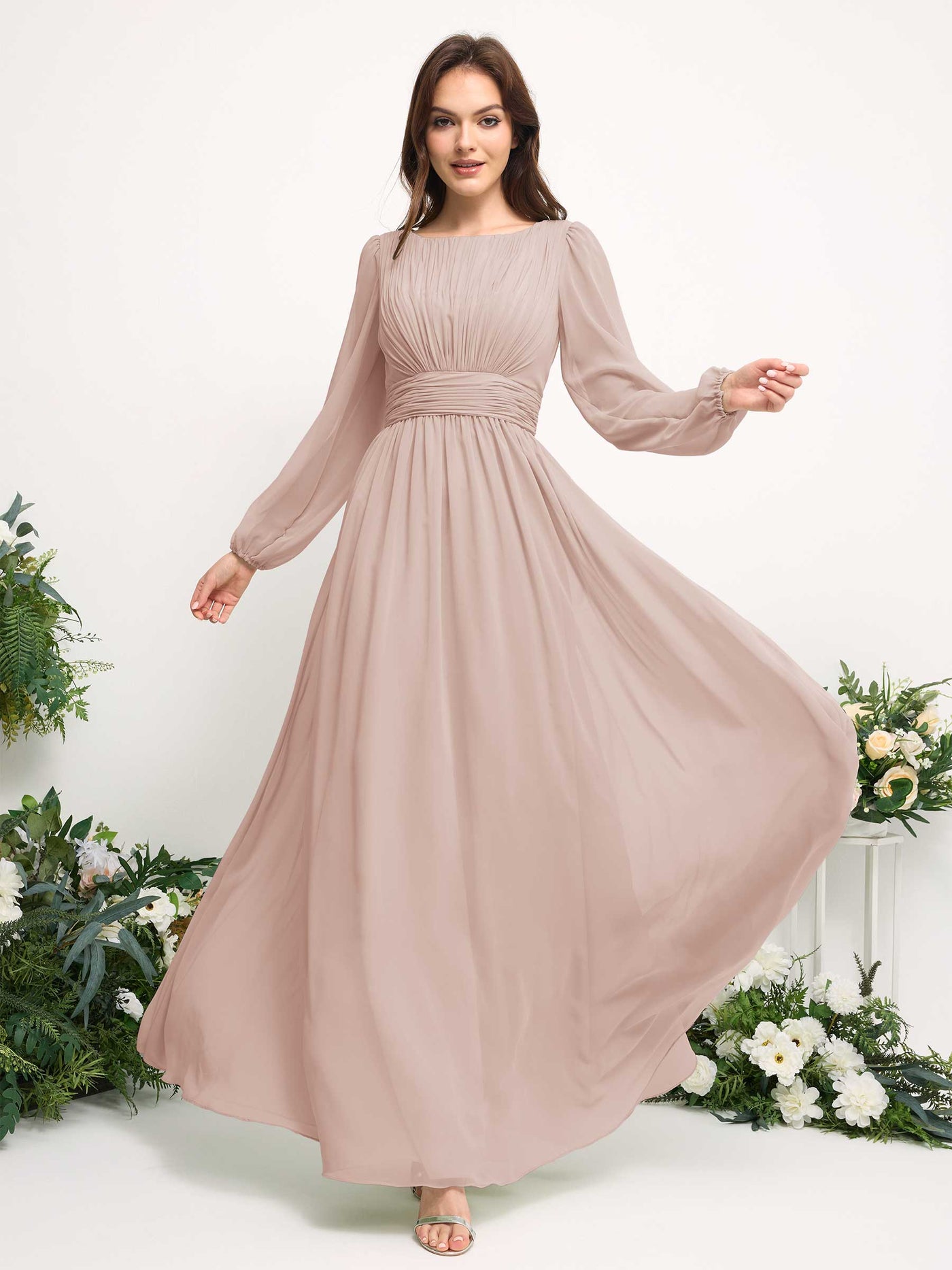 Carlyna A-Linien-Kleid mit U-Boot-Ausschnitt Chiffon Langarmkleid für Brautjungfer Biscotti #farbe_biscotti