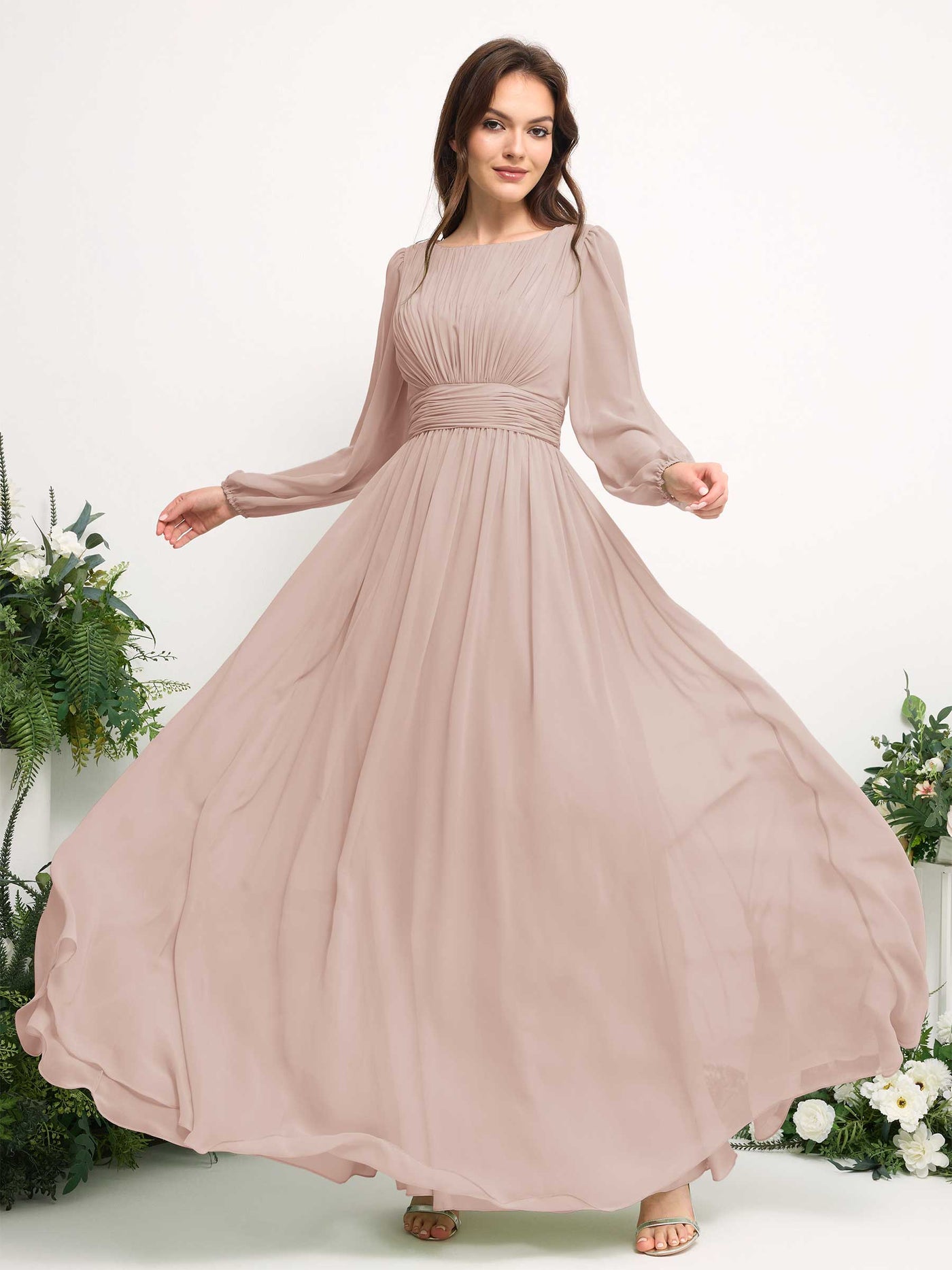 Carlyna A-Linien-Kleid mit U-Boot-Ausschnitt Chiffon Langarmkleid für Brautjungfer Biscotti #farbe_biscotti
