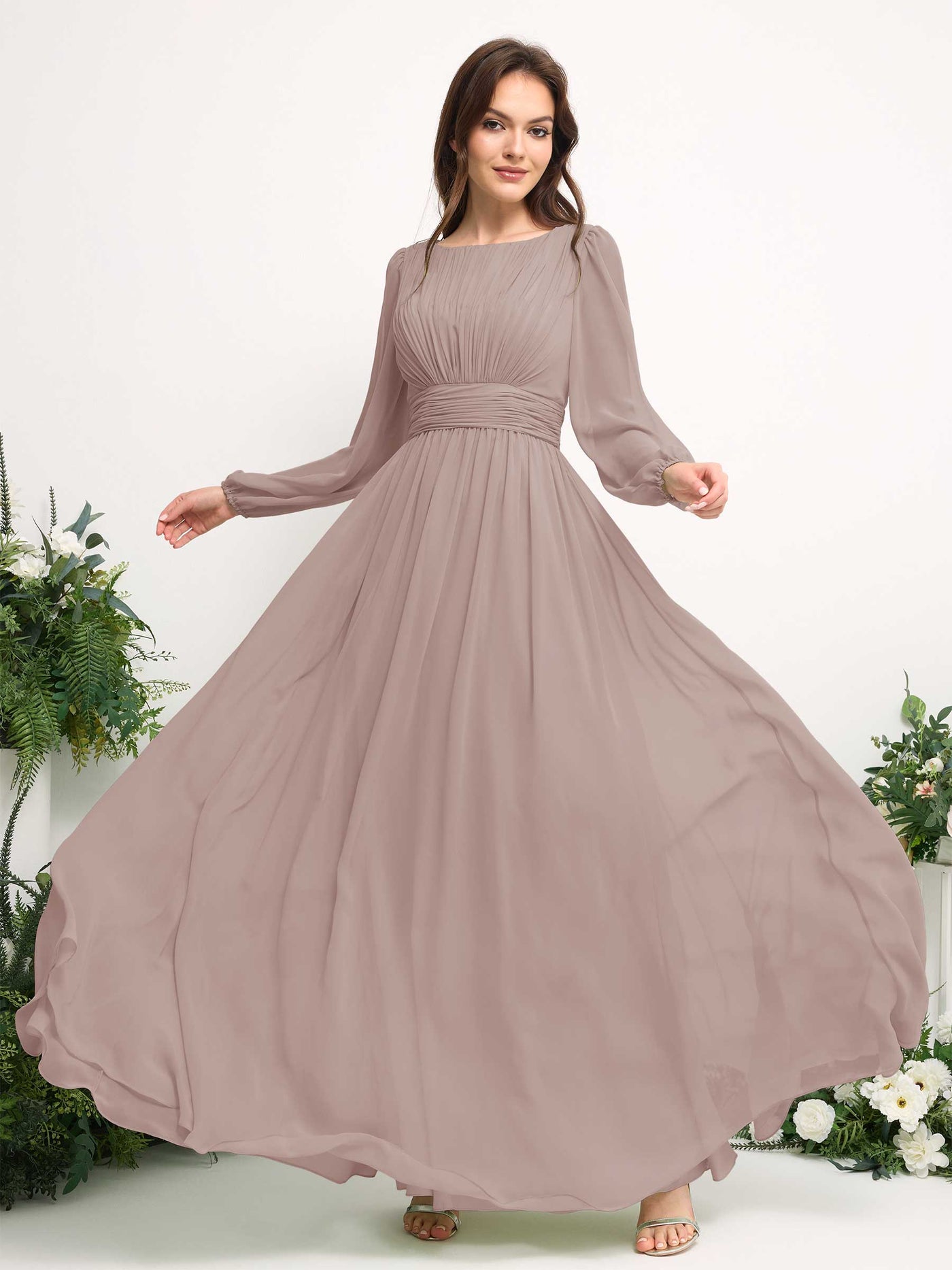 Carlyna A-Linien-Kleid mit U-Boot-Ausschnitt Chiffon Langarmkleid für Brautjungfer Taupe #farbe_taupe