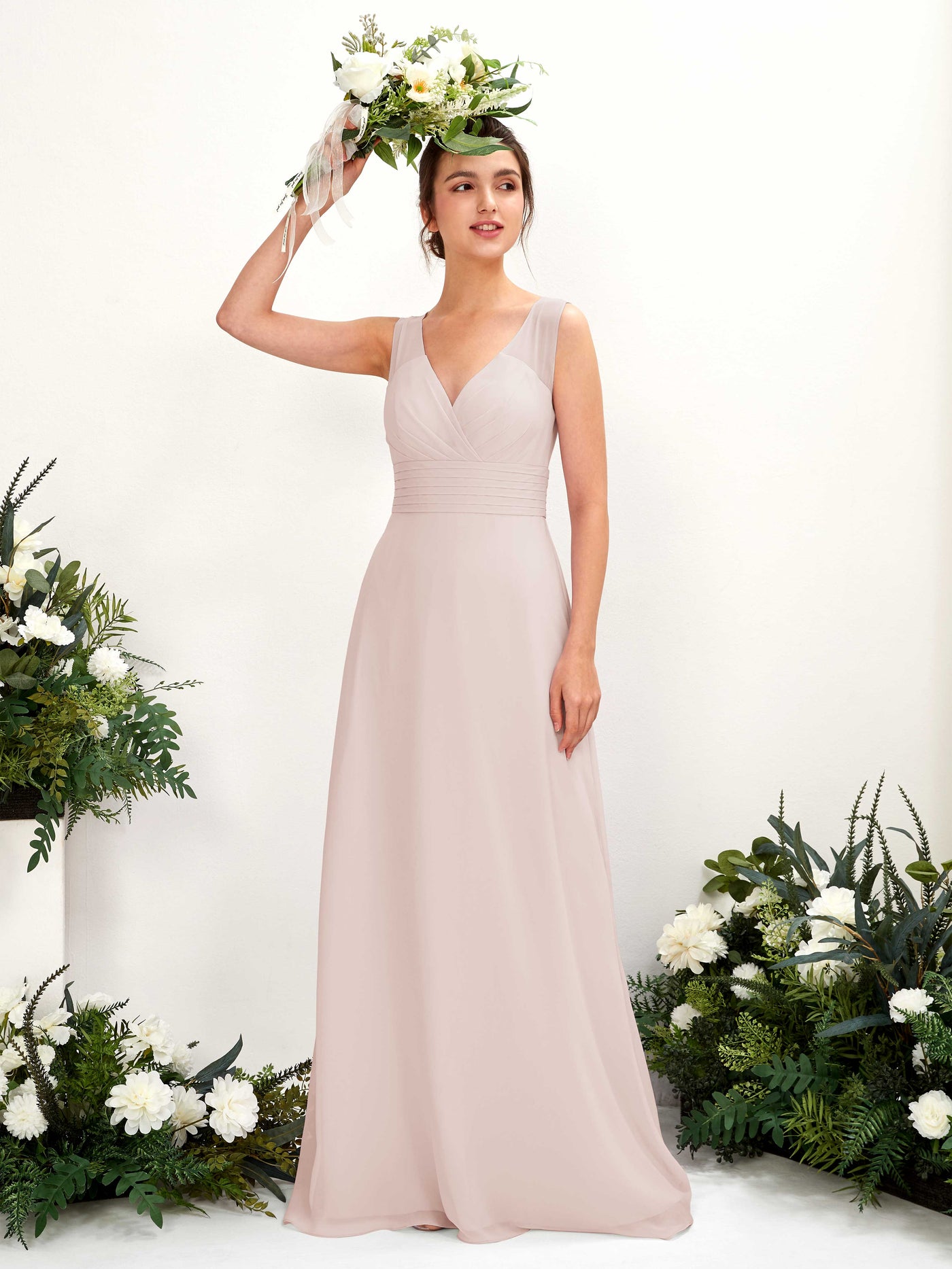 Carlyna A-Linien-Kleid mit V-Ausschnitt bodenlanges Brautjungfernkleid Biscotti #farbe_biscotti