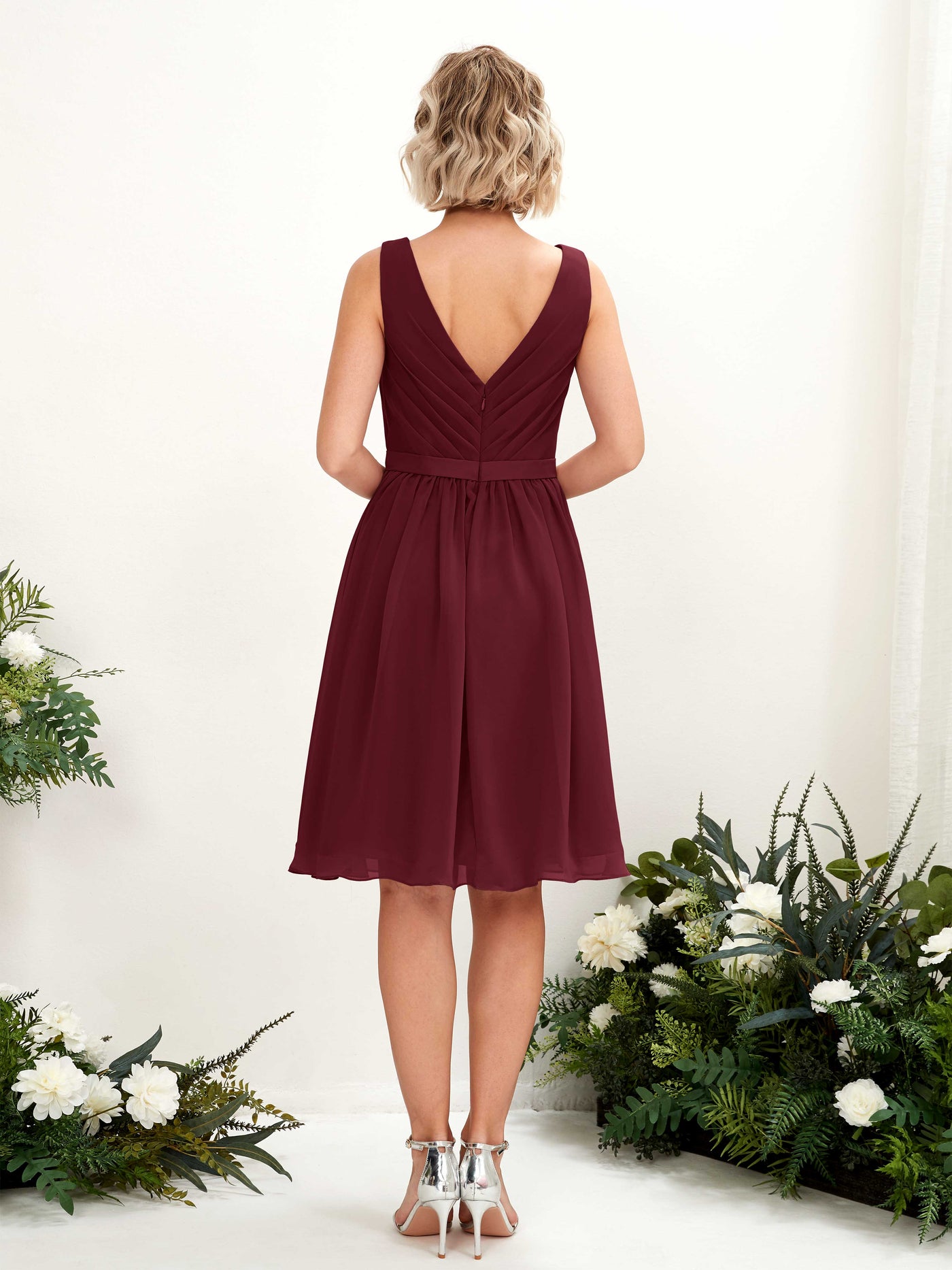 Carlyna A-Linien-Kleid mit V-Ausschnitt knielang Chiffon Kleid Burgunderrot #farbe_burgunderrot