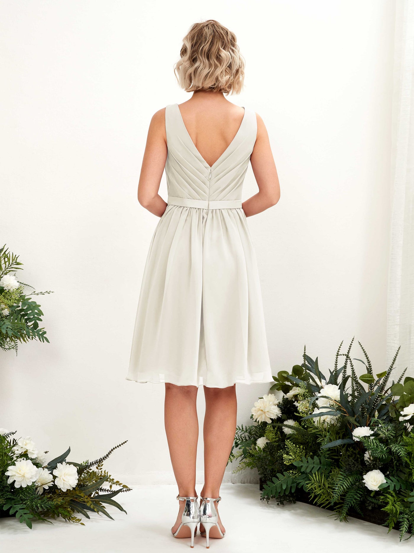 Carlyna A-Linien-Kleid mit V-Ausschnitt knielang Chiffon Kleid Elfenbein #farbe_elfenbein