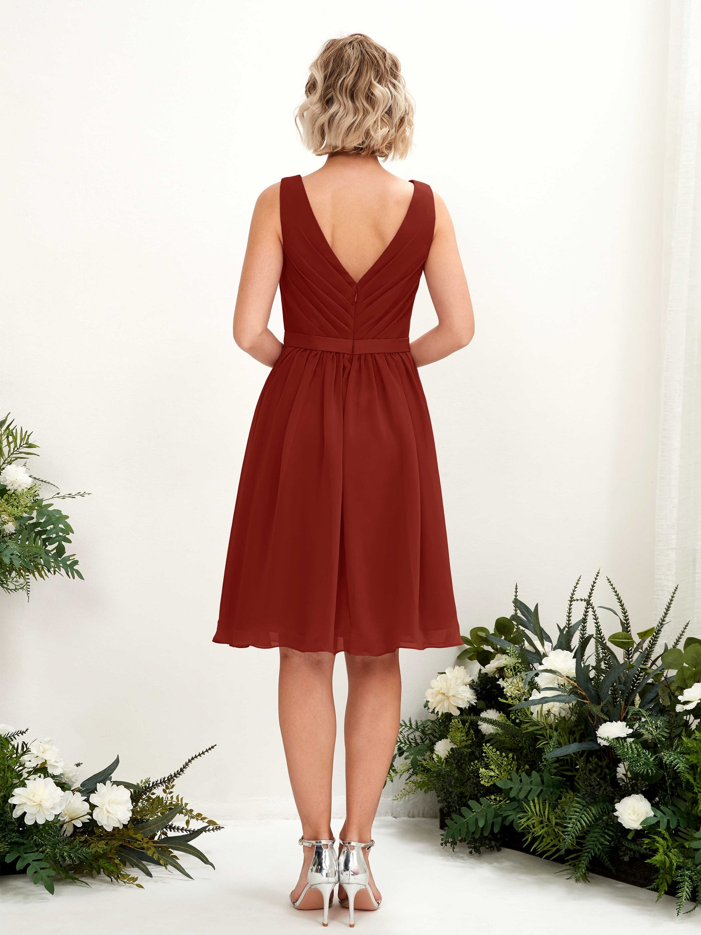 Carlyna A-Linien-Kleid mit V-Ausschnitt knielang Chiffon Kleid Rostrot #farbe_rostrot