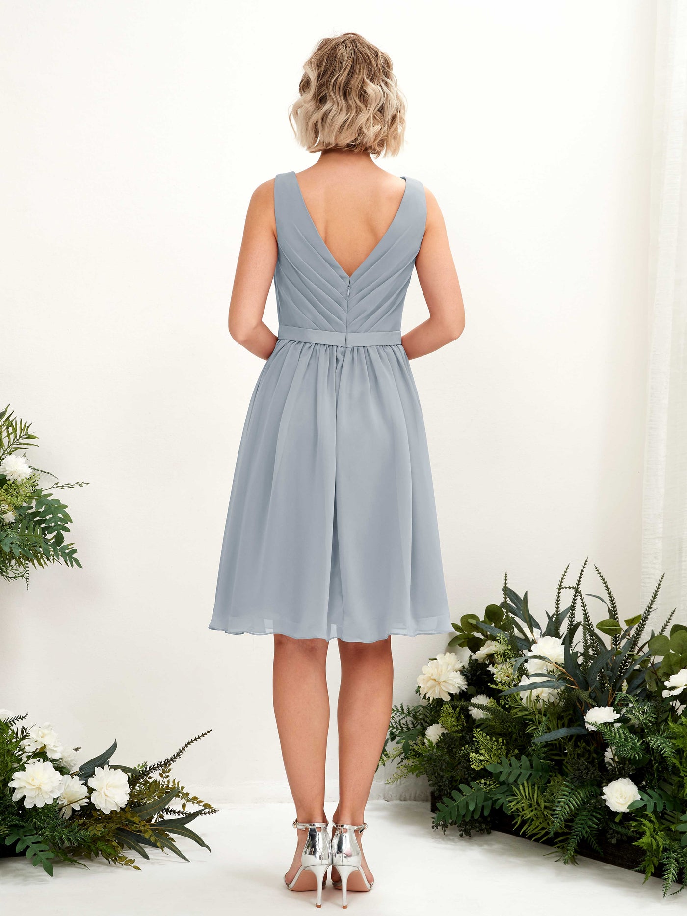 Carlyna A-Linien-Kleid mit V-Ausschnitt knielang Chiffon Kleid Staubiges Blau-Upgrade #farbe_staubiges-blau-upgrade