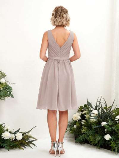 Carlyna A-Linien-Kleid mit V-Ausschnitt knielang Chiffon Kleid Taupe #farbe_taupe