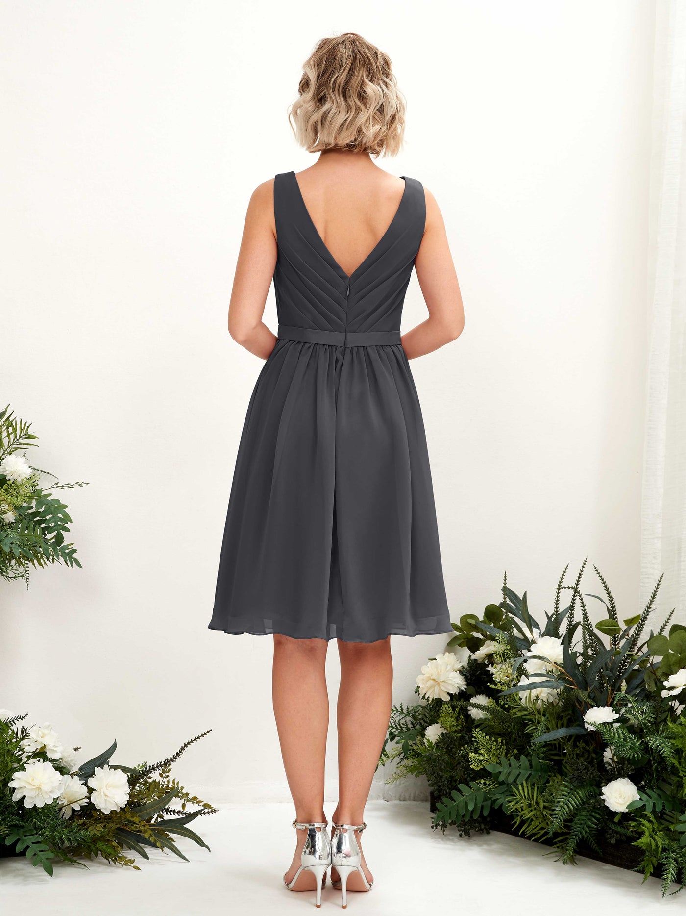 Carlyna A-Linien-Kleid mit V-Ausschnitt knielang Chiffon Kleid Zinnfarben #farbe_zinnfarben