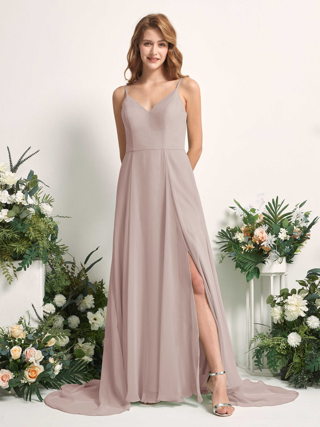 Carlyna A-Linien-Kleid mit V-Ausschnitt und Beinschlitz Bodenlang Brautjungfernkleid Taupe 