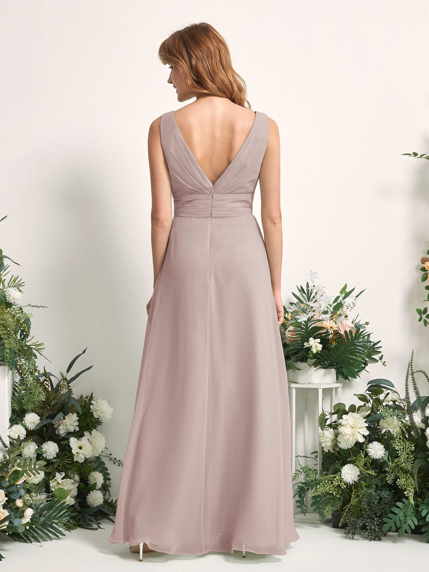 Carlyna A-Linien-Kleid mit V-Ausschnitt und Bodenlanges Brautjungfernkleid Taupe #farbe_taupe