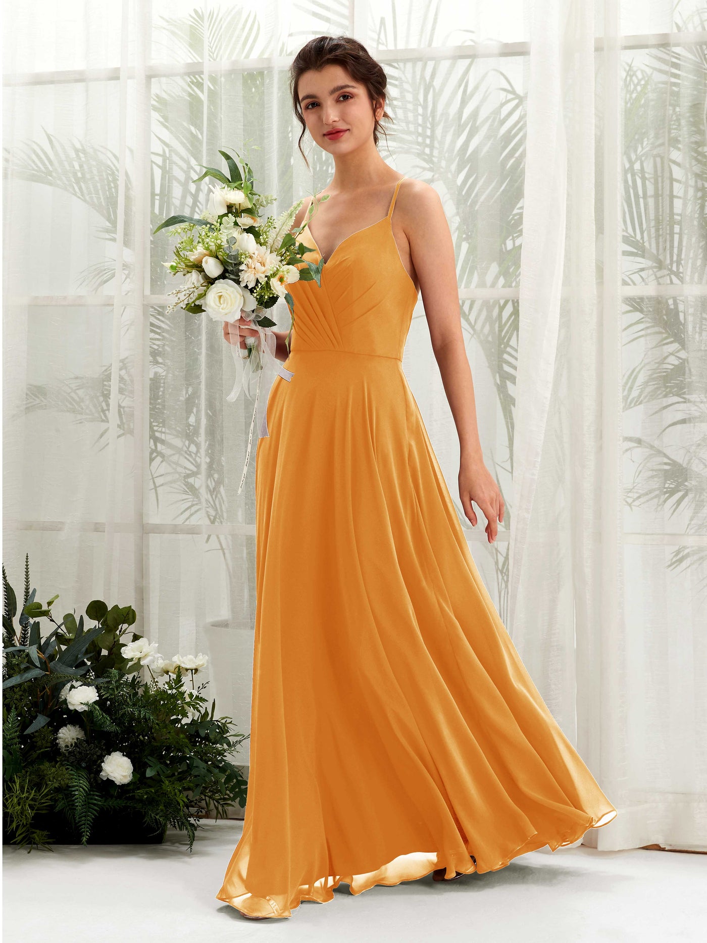 Carlyna A-Linien-Kleid mit V-Ausschnitt und Spaghettiträgern bodenlanges Brautjungfernkleid Mango #farbe_mango