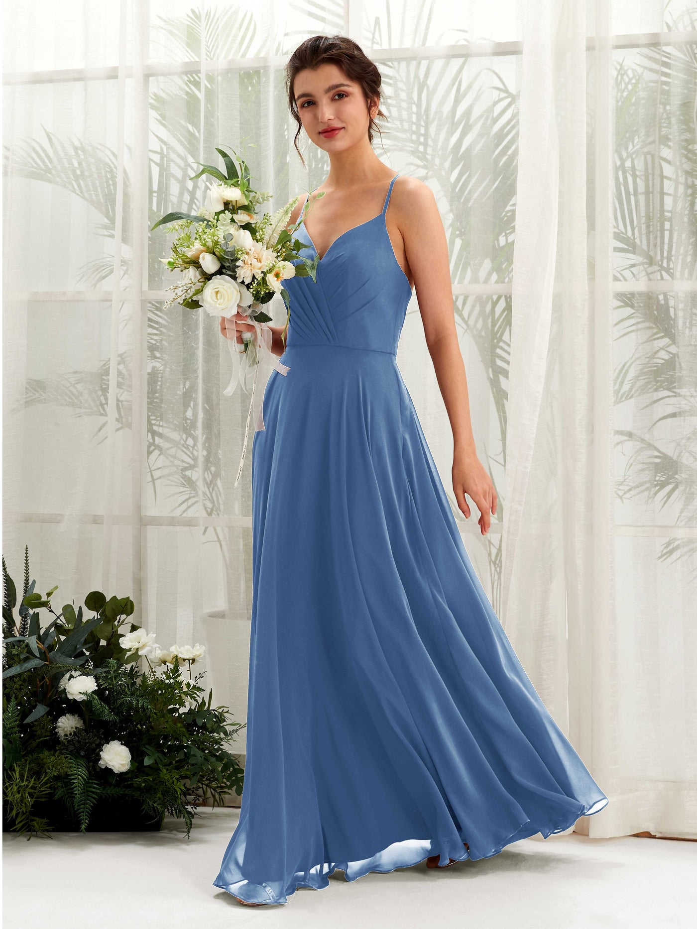 Carlyna A-Linien-Kleid mit V-Ausschnitt und Spaghettiträgern bodenlanges Brautjungfernkleid Staubiges Blau #farbe_staubiges-blau