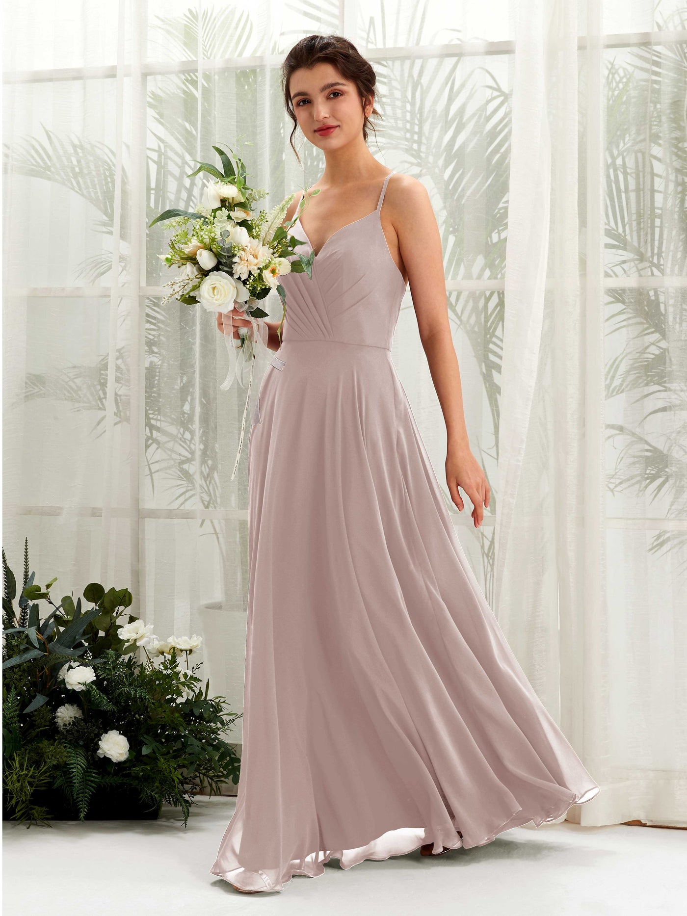 Carlyna A-Linien-Kleid mit V-Ausschnitt und Spaghettiträgern bodenlanges Brautjungfernkleid Taupe #farbe_taupe