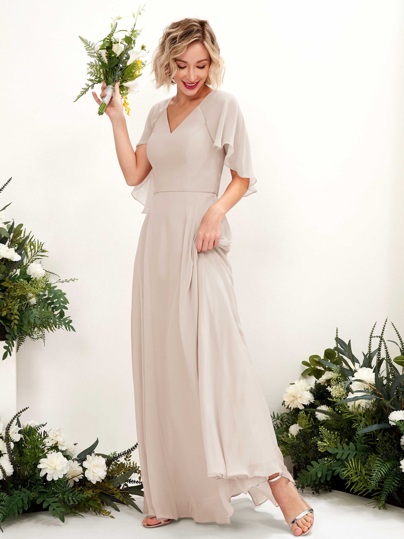 Carlyna A-Linien-Kleid mit V-Ausschnitt und Umhang-Ärmeln bodenlanges Brautjungfernkleid Champagner #farbe_champagner