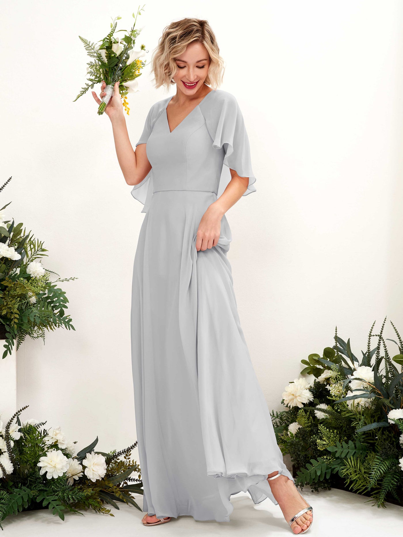 Carlyna A-Linien-Kleid mit V-Ausschnitt und Umhang-Ärmeln bodenlanges Brautjungfernkleid Silber #farbe_silber