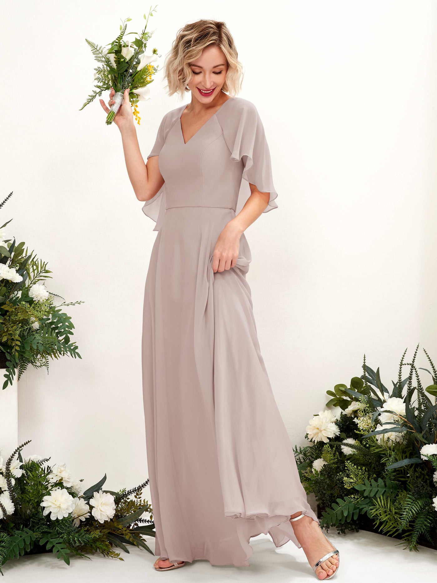 Carlyna A-Linien-Kleid mit V-Ausschnitt und Umhang-Ärmeln bodenlanges Brautjungfernkleid Taupe #farbe_taupe