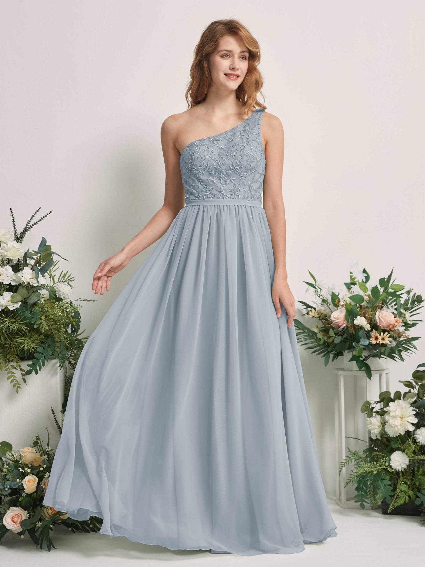 Carlyna A-Linien-Kleid One-Shoulder Bodenlang Chiffon Brautjungfernkleid Staubiges Blau-Upgrade #farbe_staubiges-blau-upgrade