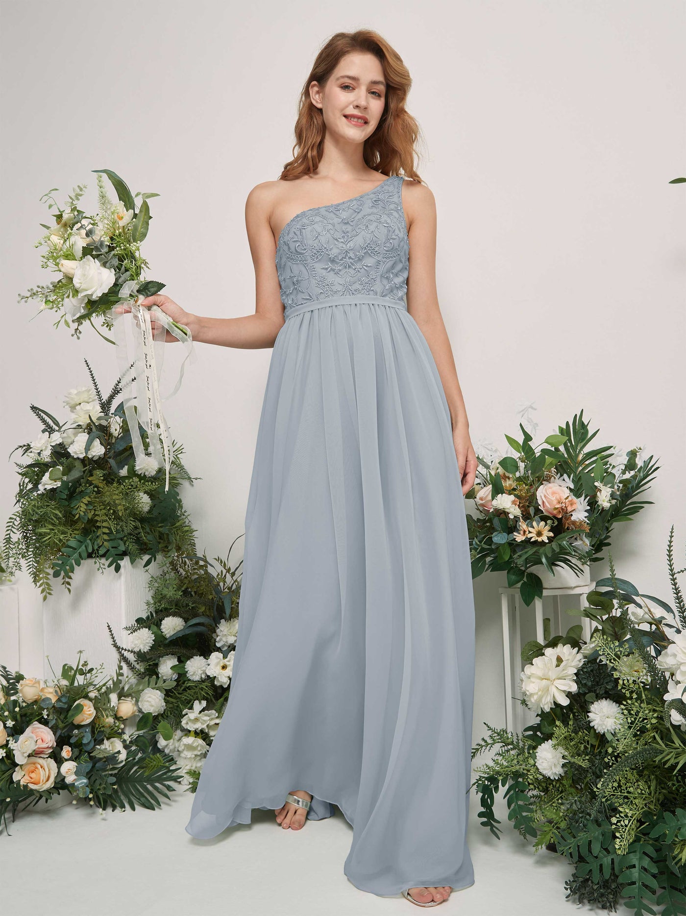 Carlyna A-Linien-Kleid One-Shoulder Bodenlang Chiffon Brautjungfernkleid Staubiges Blau-Upgrade #farbe_staubiges-blau-upgrade