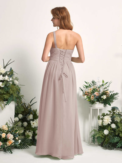 Carlyna A-Linien-Kleid One-Shoulder Bodenlang Chiffon Brautjungfernkleider Taupe #farbe_taupe