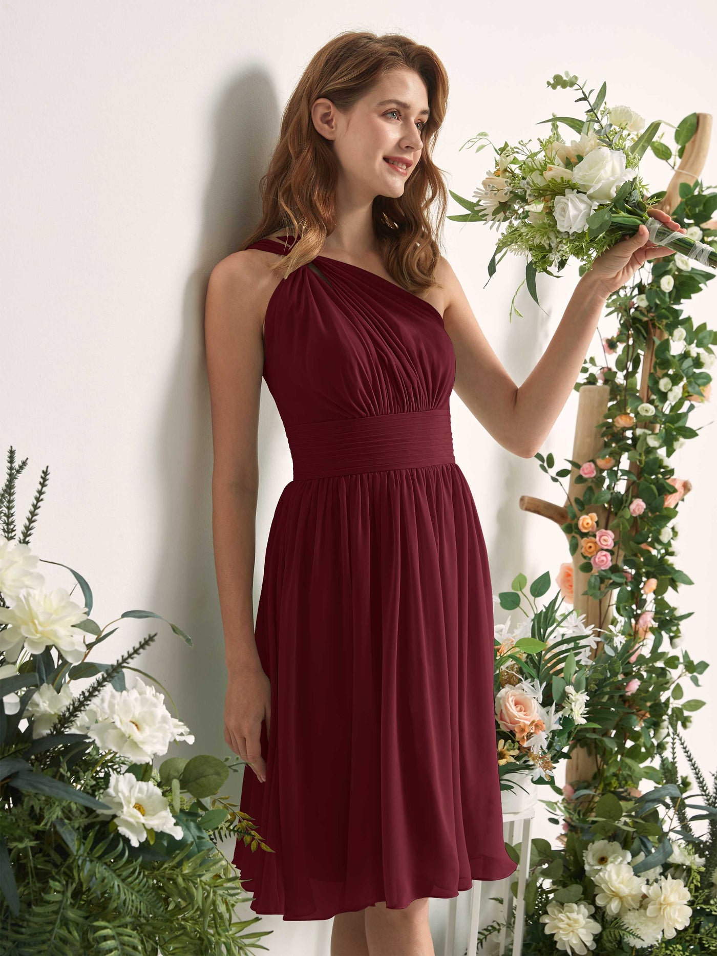 Carlyna A-Linien-Kleid One-Shoulder knielang gerafft aus Chiffon Brautjungfernkleider Burgunderrot #farbe_burgunderrot