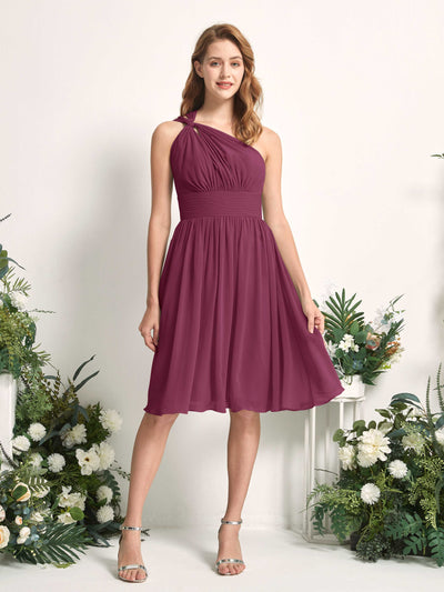 Carlyna A-Linien-Kleid One-Shoulder knielang gerafft aus Chiffon Brautjungfernkleider Chianti #farbe_chianti