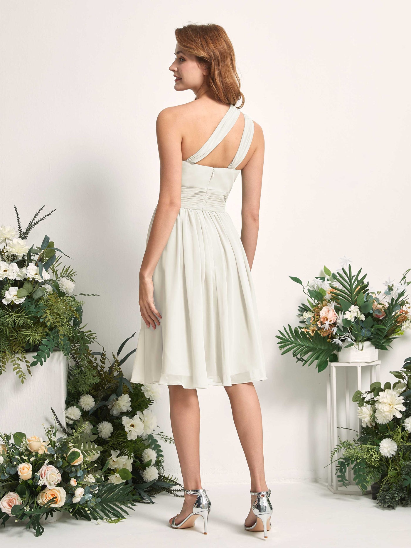 Carlyna A-Linien-Kleid One-Shoulder knielang gerafft aus Chiffon Brautjungfernkleider Elfenbein #farbe_elfenbein