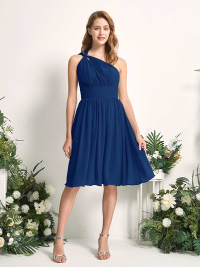 Carlyna A-Linien-Kleid One-Shoulder knielang gerafft aus Chiffon Brautjungfernkleider Königsblau #farbe_k-nigsblau