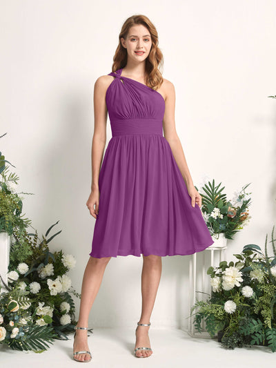 Carlyna A-Linien-Kleid One-Shoulder knielang gerafft aus Chiffon Brautjungfernkleider Lila #farbe_lila