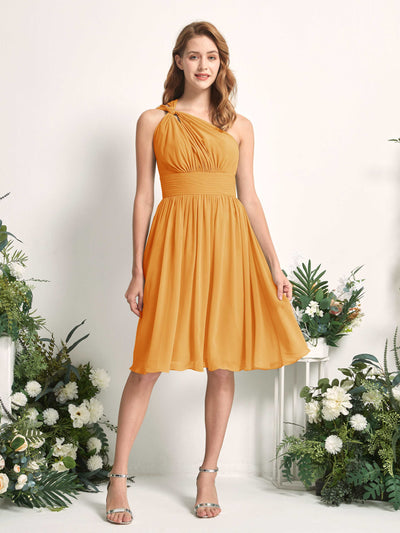 Carlyna A-Linien-Kleid One-Shoulder knielang gerafft aus Chiffon Brautjungfernkleider Mango #farbe_mango