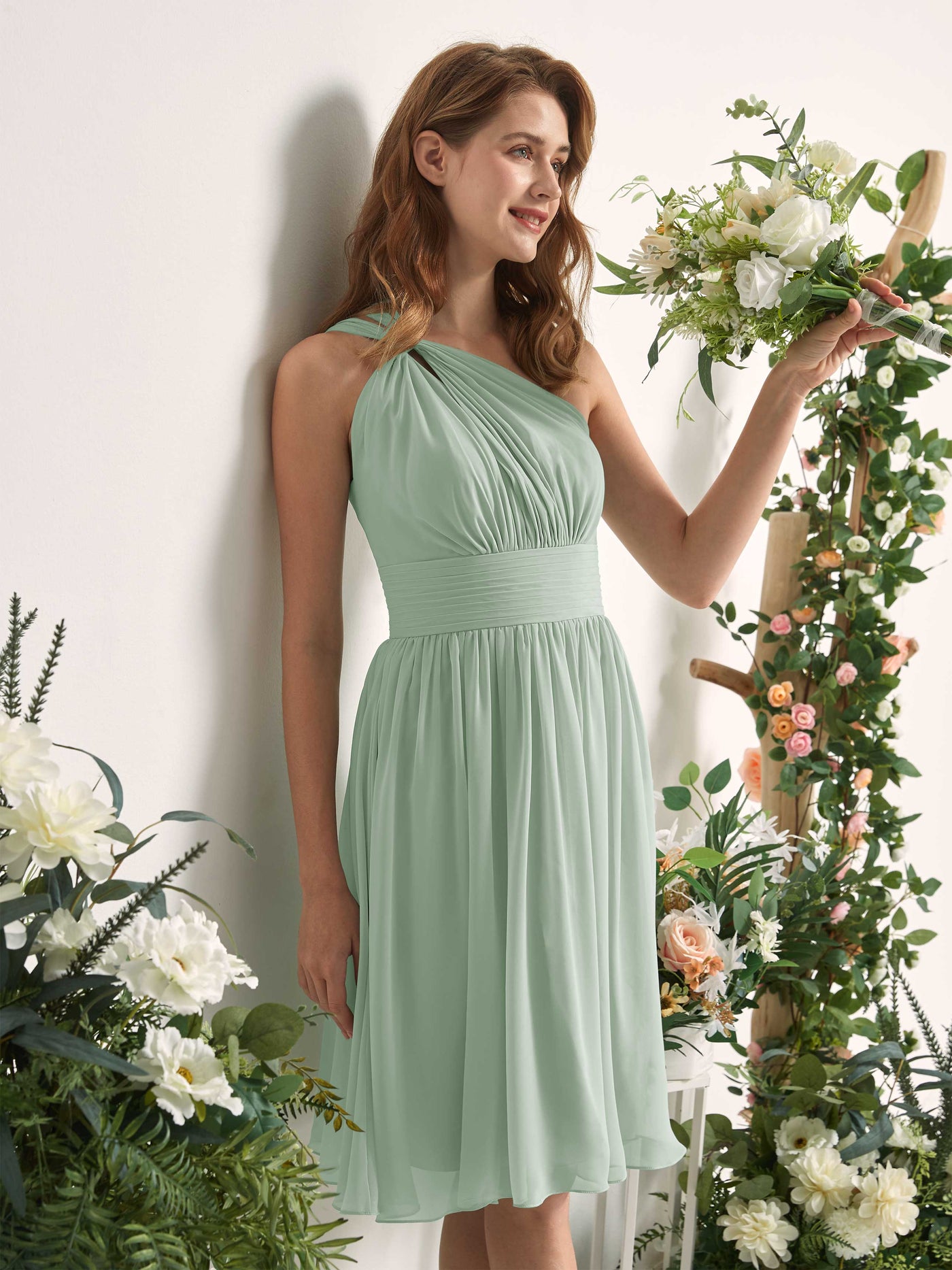 Carlyna A-Linien-Kleid One-Shoulder knielang gerafft aus Chiffon Brautjungfernkleider Salbeigrün #farbe_salbeigr-n