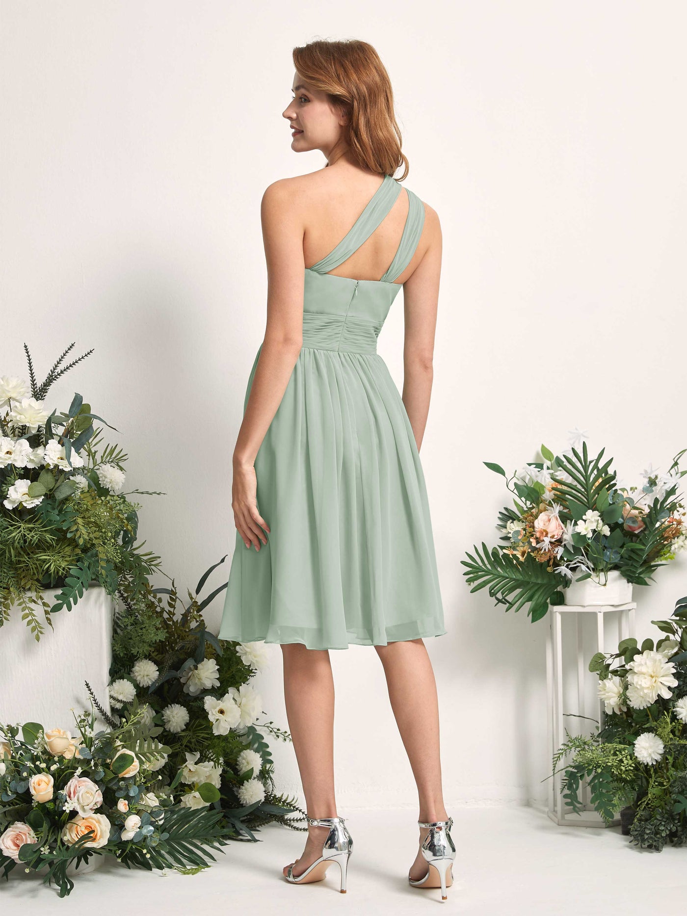Carlyna A-Linien-Kleid One-Shoulder knielang gerafft aus Chiffon Brautjungfernkleider Salbeigrün #farbe_salbeigr-n