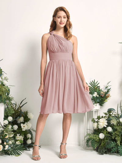 Carlyna A-Linien-Kleid One-Shoulder knielang gerafft aus Chiffon Brautjungfernkleider Staubige Rose #farbe_staubige-rose