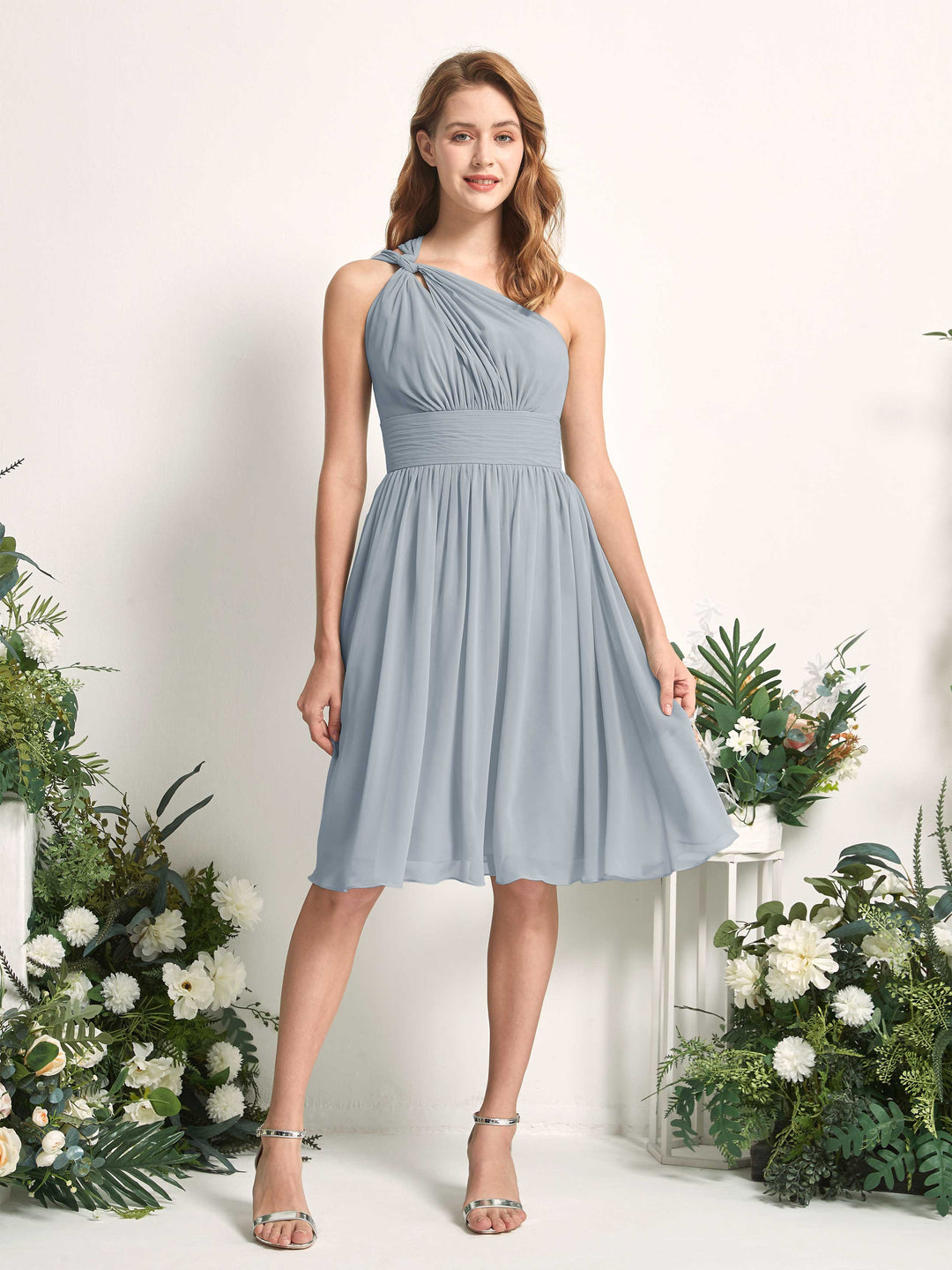 Carlyna A-Linien-Kleid One-Shoulder knielang gerafft aus Chiffon Brautjungfernkleider Staubiges Blau-Upgrade 