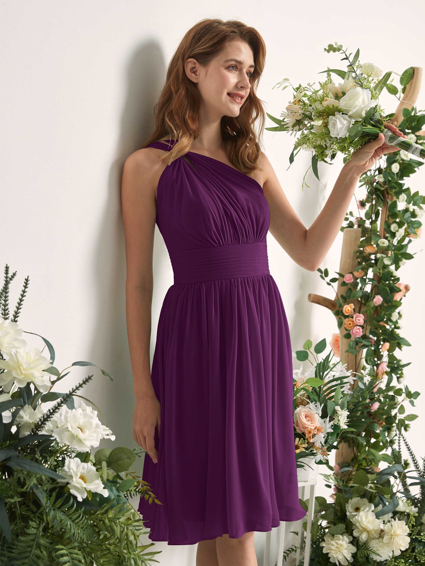 Carlyna A-Linien-Kleid One-Shoulder knielang gerafft aus Chiffon Brautjungfernkleider Traube #farbe_traube