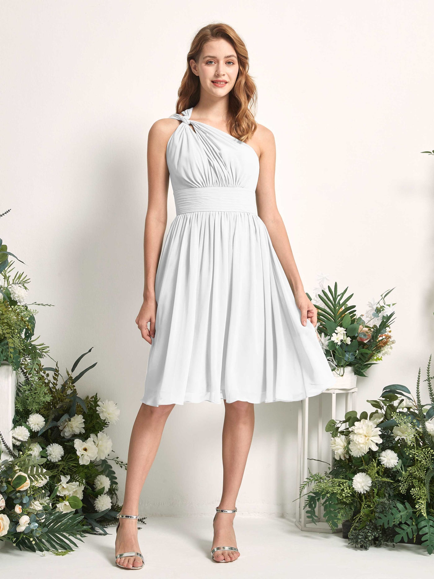 Carlyna A-Linien-Kleid One-Shoulder knielang gerafft aus Chiffon Brautjungfernkleider Weiß #farbe_wei